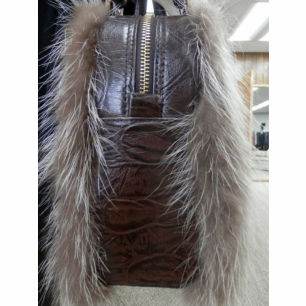 SOLD Belle Fare Raccoon Fur and Leather Purse - Picture 3 of 4